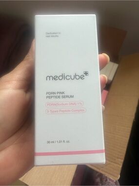 Medicube PDRN Pink Peptide Serum - Pink